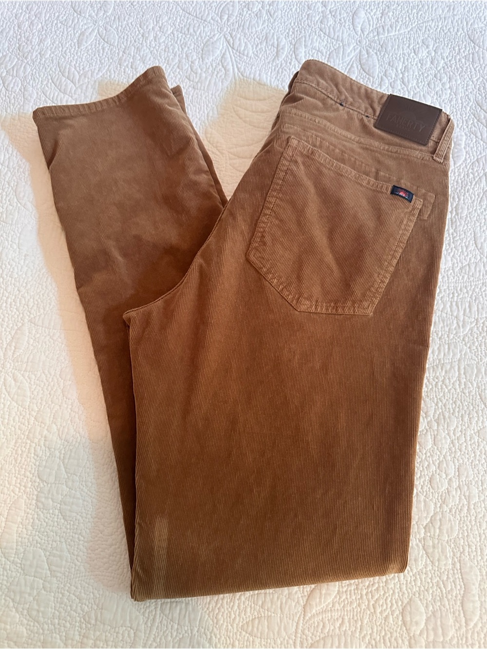 Faherty Men's Corduroy Pants in Chestnut Brown. Size 31